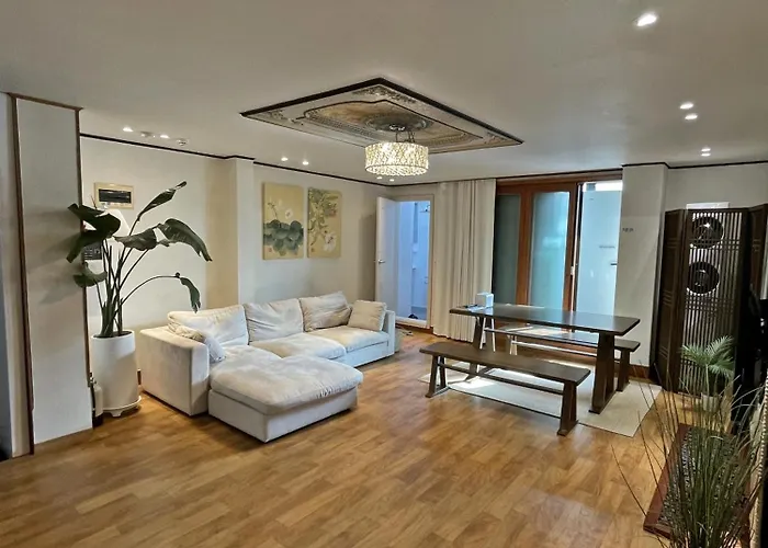 Spacious Hongdae 3br 6 Queen Beds *