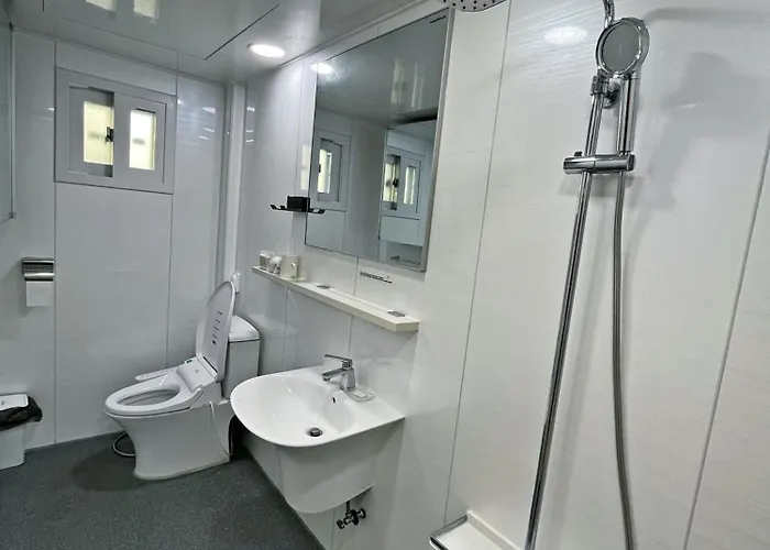 Spacious Hongdae 3br 6 Queen Beds *