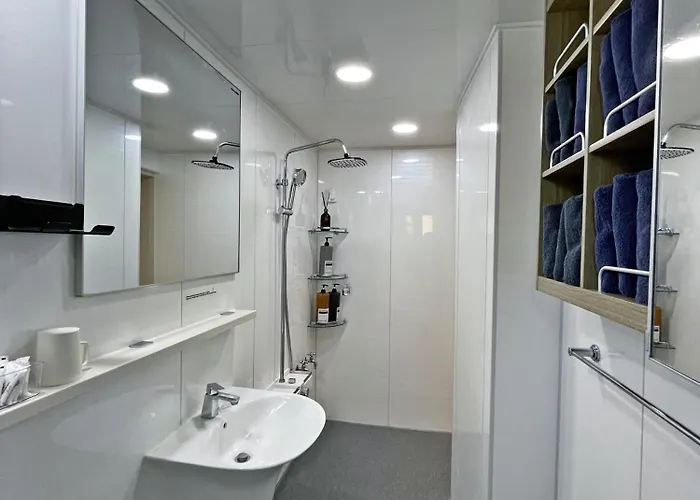 Spacious Hongdae 3br 6 Queen Beds