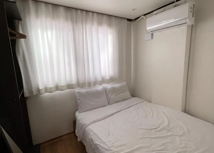 Spacious Hongdae 3br 6 Queen Beds