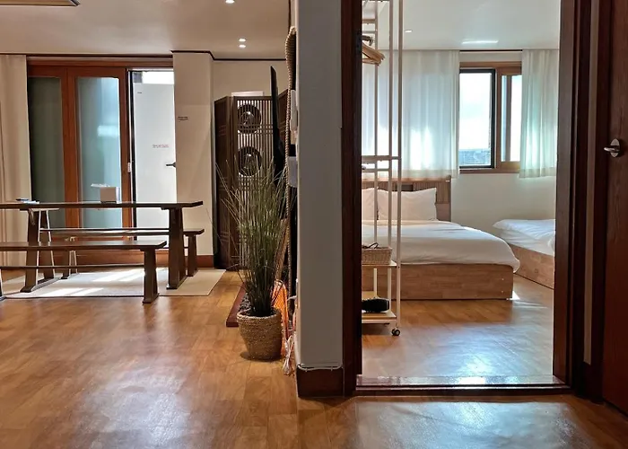 Spacious Hongdae 3br 6 Queen Beds Villa *