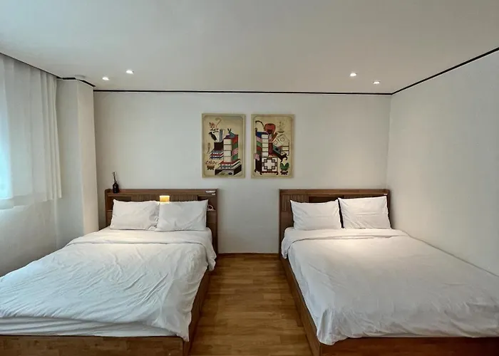 Spacious Hongdae 3br 6 Queen Beds *