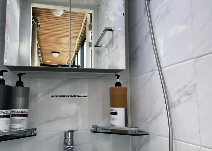 Spacious Hongdae 3br 6 Queen Beds Villa