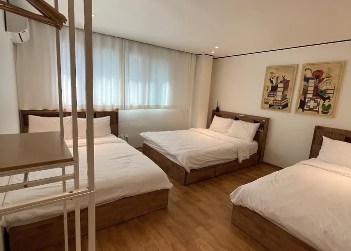Spacious Hongdae 3br 6 Queen Beds Villa