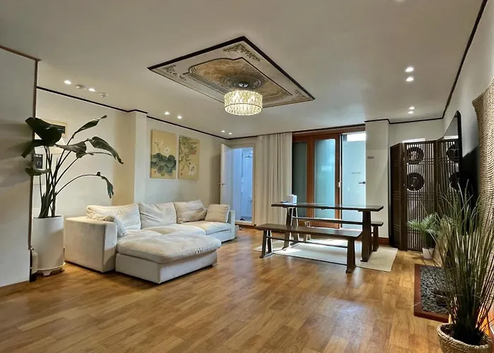 Spacious Hongdae 3br 6 Queen Beds