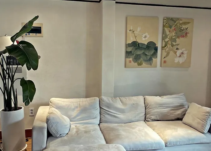 Spacious Hongdae 3br 6 Queen Beds Villa *