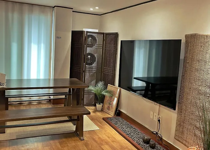 Spacious Hongdae 3br 6 Queen Beds