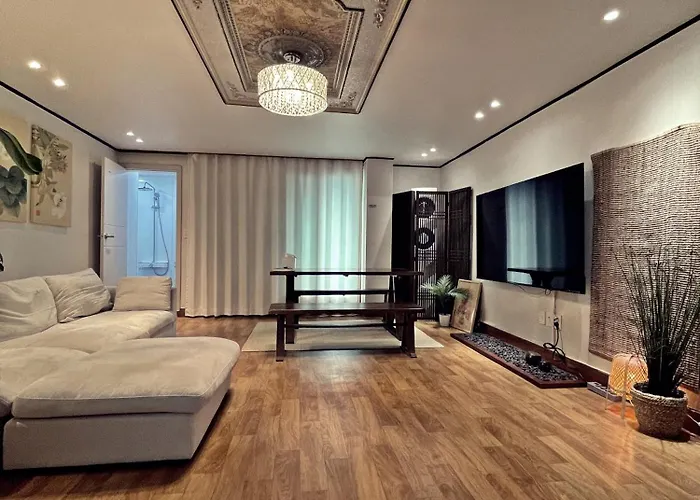 Spacious Hongdae 3br 6 Queen Beds Villa