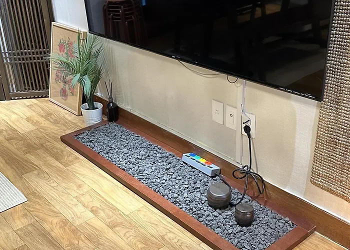 Spacious Hongdae 3br 6 Queen Beds *