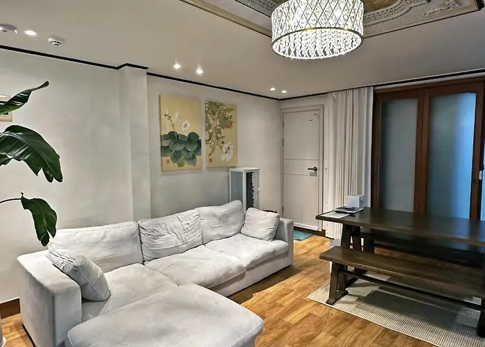 Spacious Hongdae 3br 6 Queen Beds Villa