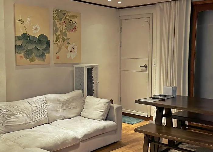 Spacious Hongdae 3br 6 Queen Beds Villa *